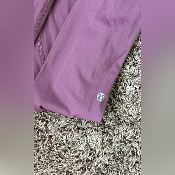 Lululemon - Picture 3 of 3